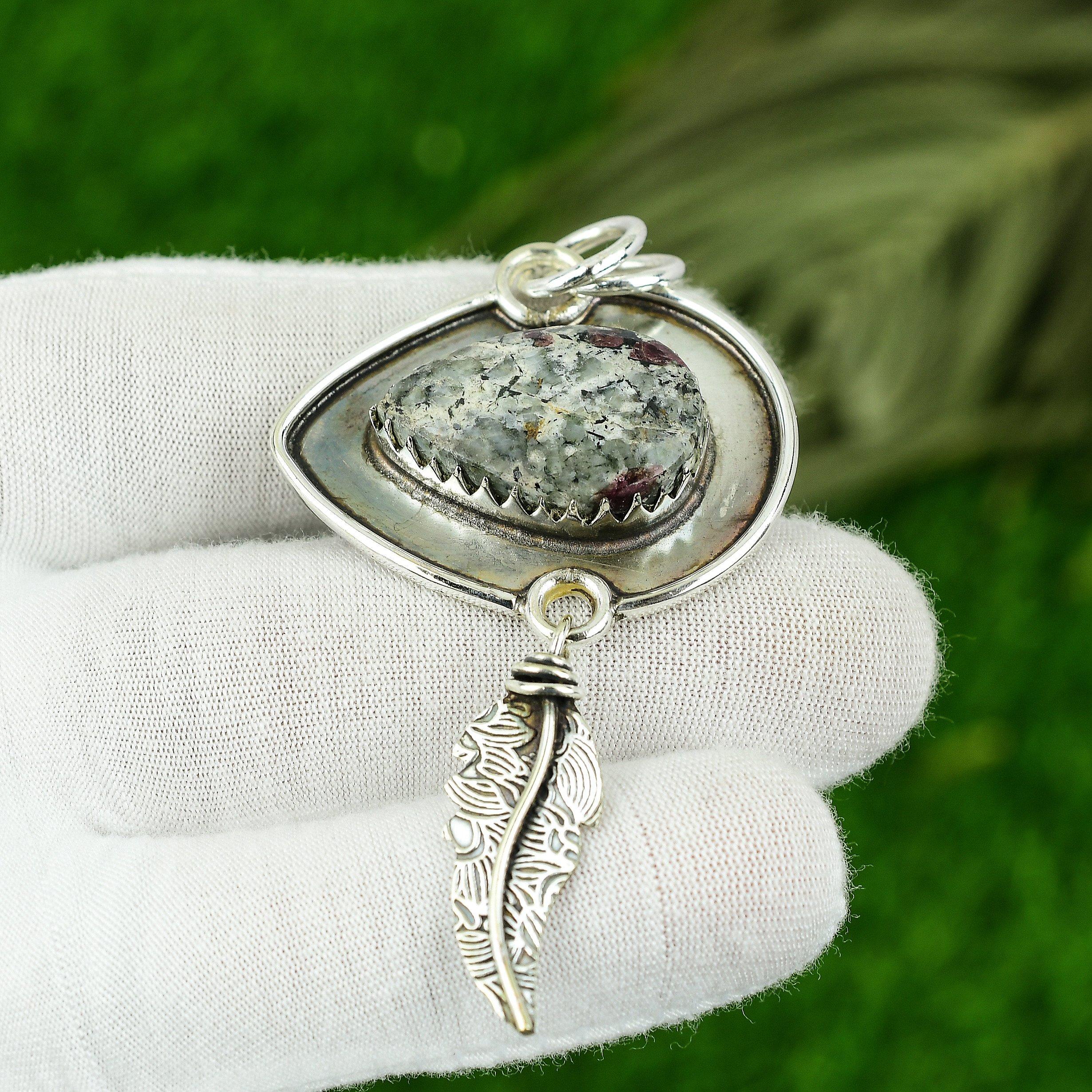 Распродажа ко Дню женщин Грушевидный камень Эвдиалит Модное украшение-подвеска для сестры Серебро 925 пробы