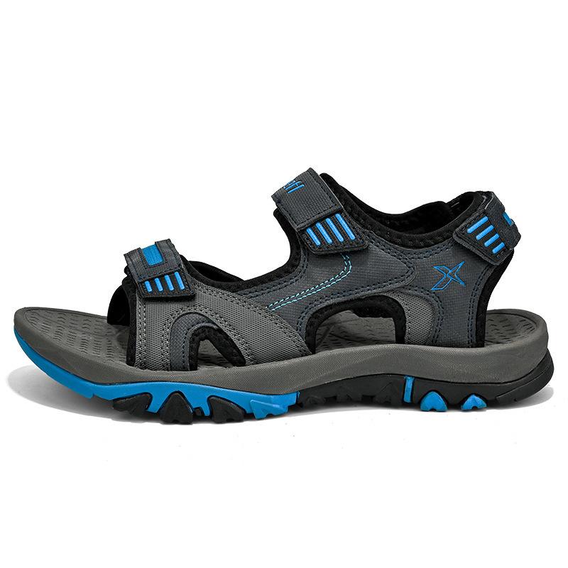2025 new summer large size in the elderly men's outdoor travel breathable sandals fashion light wear