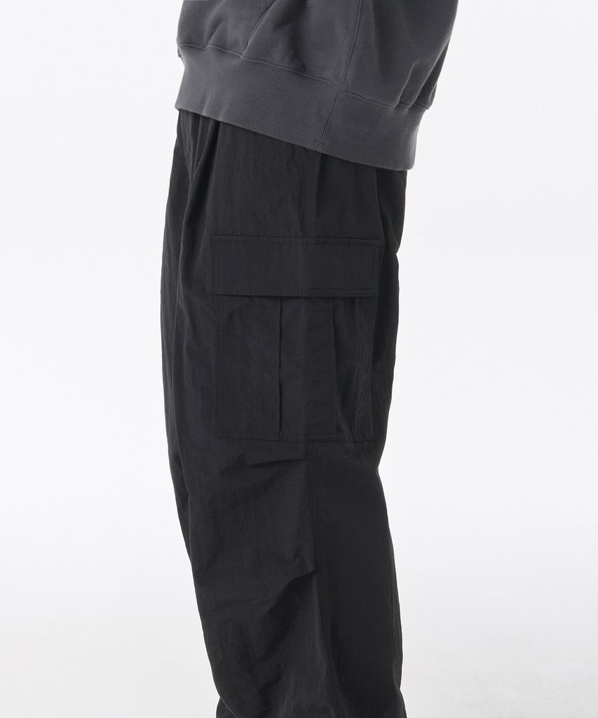 Musinsa Standard Nylon One-Tuck Parachute Cargo Pants [Black]