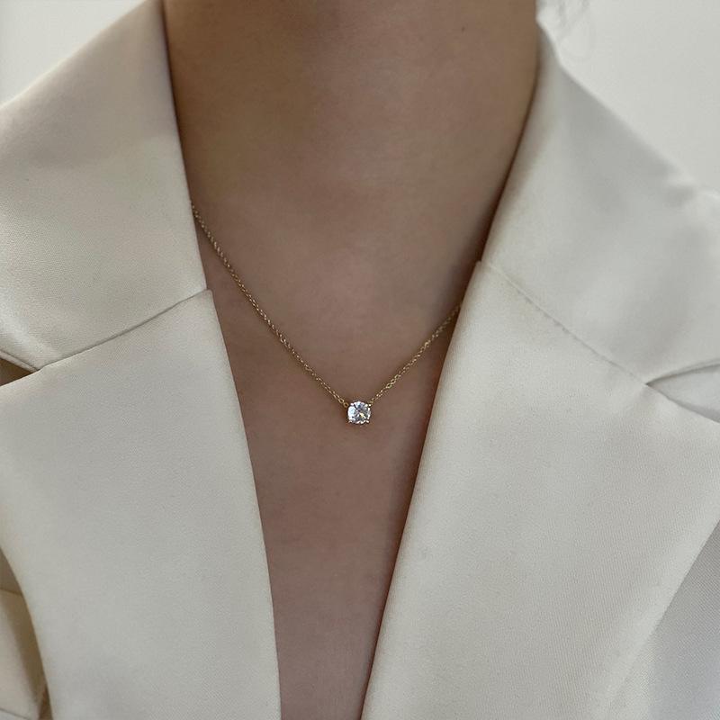 Elegant Metal Heart Clavicle Necklace for Women - Light Luxury Design