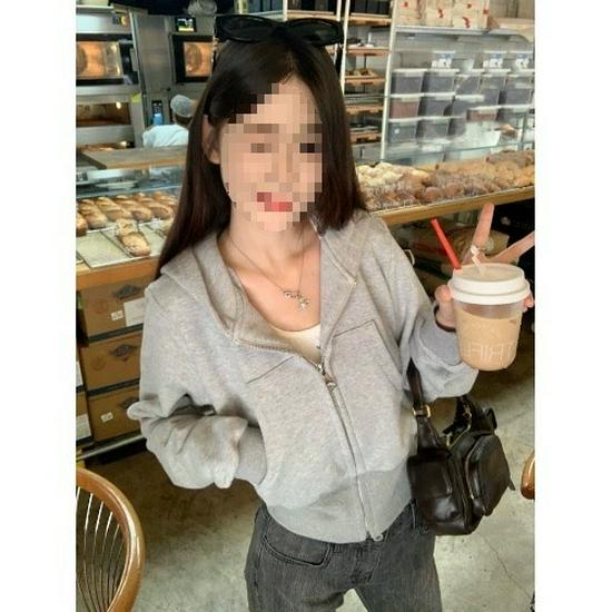 

Женская серая толстовка с капюшоном на молнии: Дизайн Petitte для ранней осени и весны M