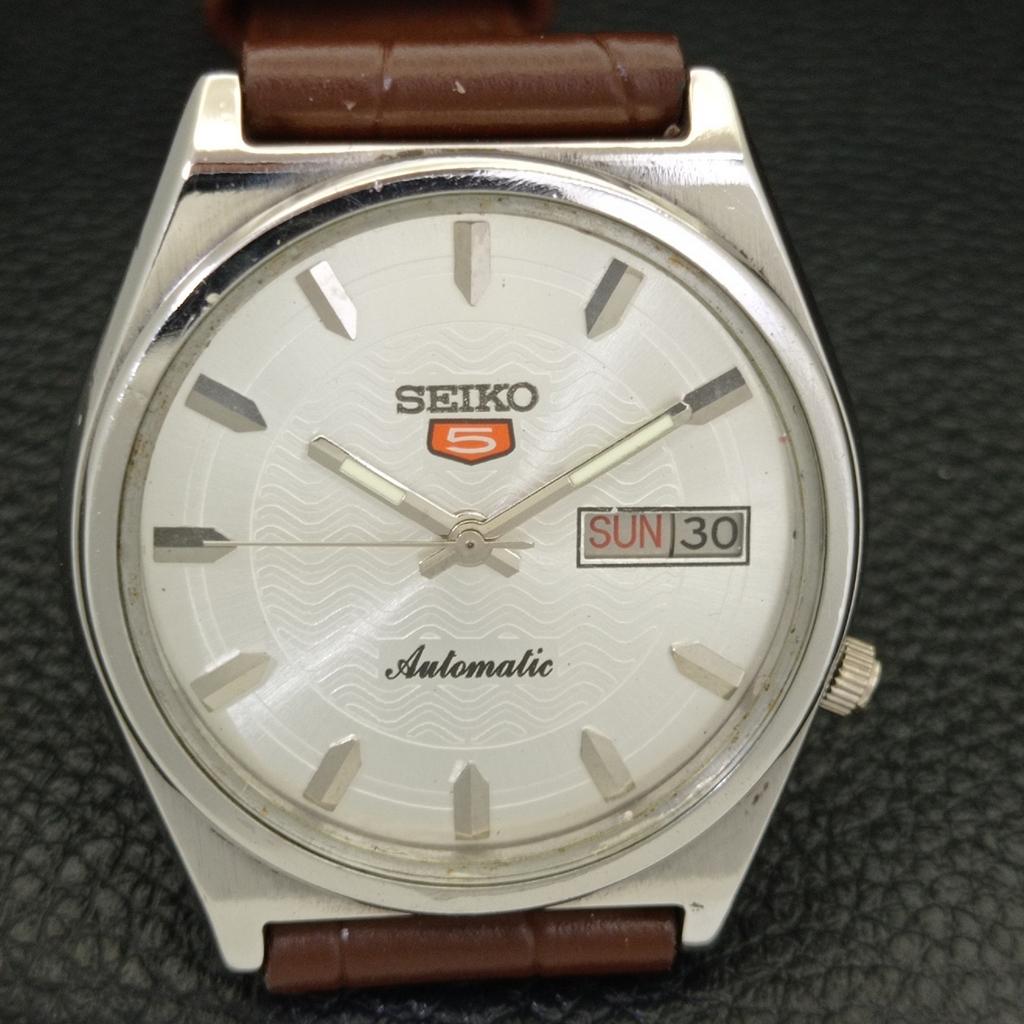 SEIKO 5 AUTOMATIC VINTAGE JAPAN 7009A MENS SILVER COLOR DIAL WATCH a701348-5 R206a-a701348