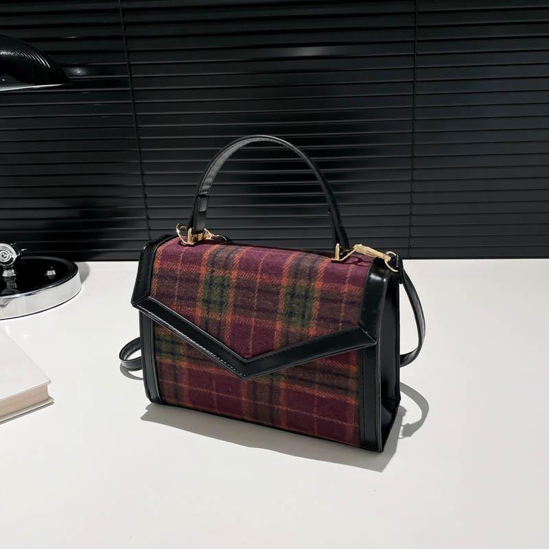 Stylish Vintage Handheld Small Square Bag With Unique Design For Trendy Women