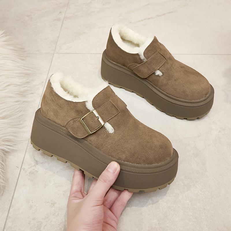 

Thick soled Boken shoes for women in autumn and winter 2025 new height increasing bean shoes with plush insulation and fur shoes 39