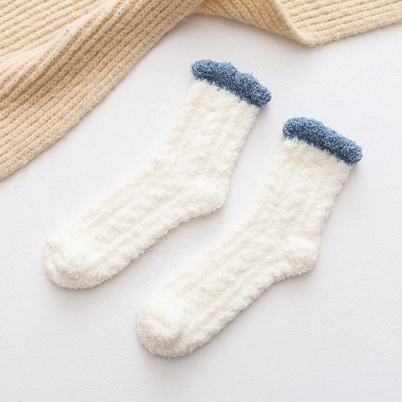 

Женские длинные носки-трубы из кораллового флиса — толстые, теплые, средней длины, для комфортного сна осенью и зимой. One Size белый