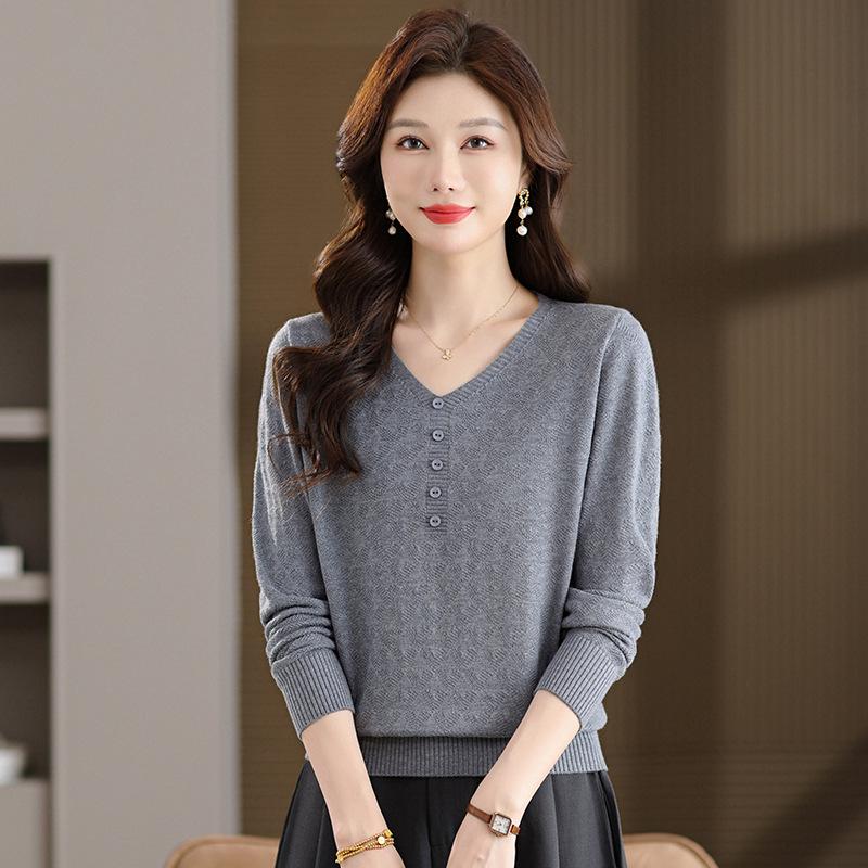 2025 Early Autumn Women's Korean V-neck Knitwear: Slimming Long Sleeve Solid Color Short Sweater