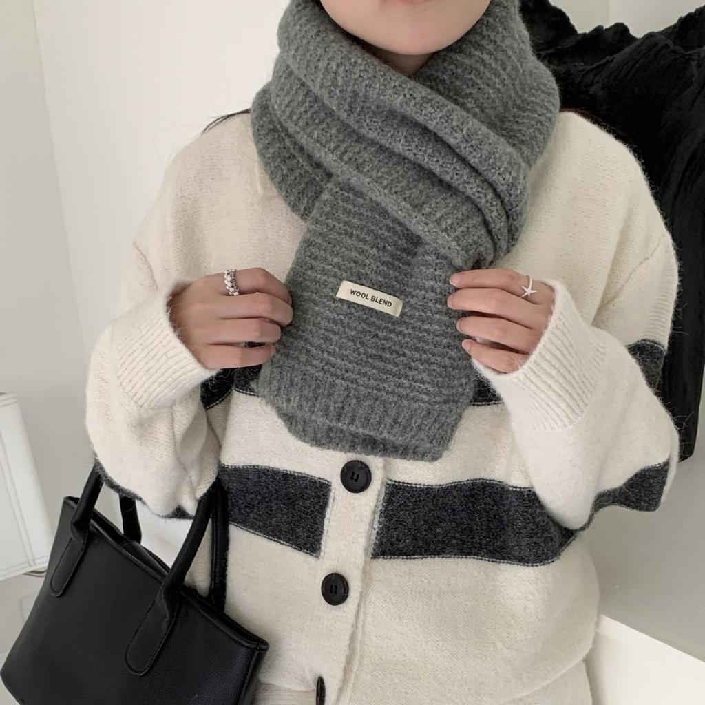 Thickened Wool Blended Scarf for Women in Winter Soft  High End Fashionable and Versatile  Warm Solid Color Knitted Scarf