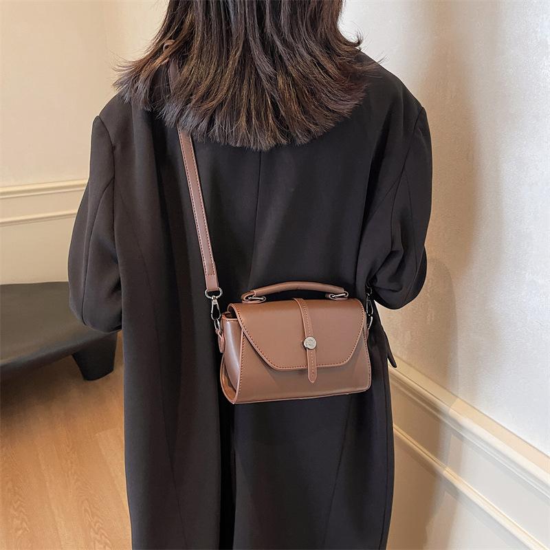 Wholesale retro bag women 2025 new high-end texture messenger bag fashion commuter portable small square bag