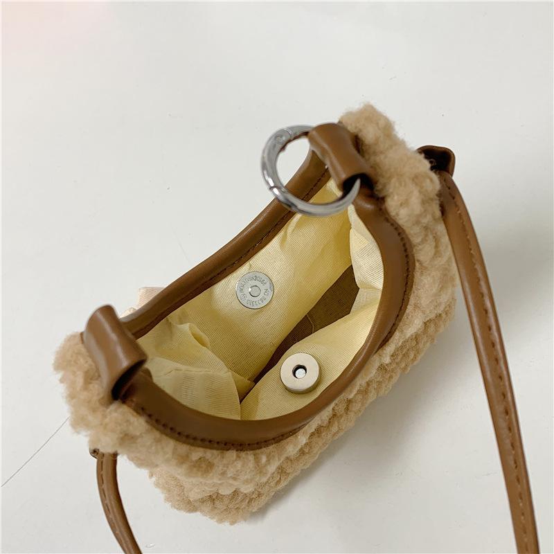 Fashion versatile lamb wool plush bag women's season autumn and winter new niche design exquisite messenger shoulder bag