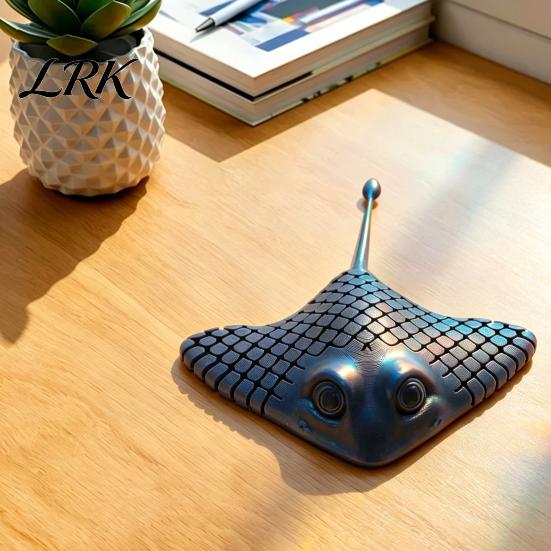 Manta Ray Toy 3D Printed Fidget Toy, Articulated Stress Relief Ocean Sea Creature Figurine Flexible Animal Figurine, Desk Decoration for Home Office