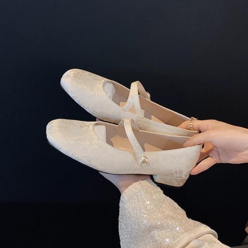 Nouvelles Élégantes Chaussures Mary Jane à Talons Bas pour Femmes 2024 Bout Carré Mode Femmes Confortables Talons Épais Chaussures de Fête de Mariage