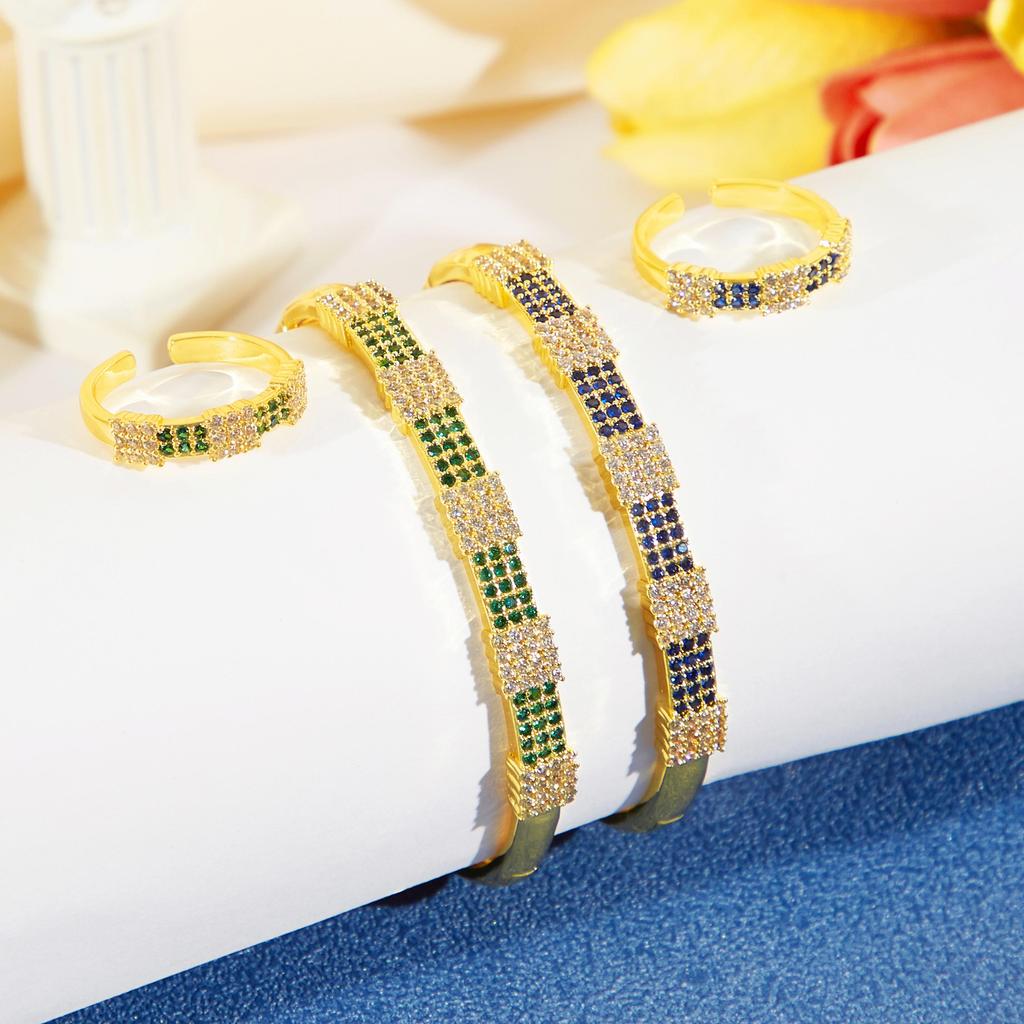 CMM Böhmisches grünes Armreif-Ring-Set Golden funkelnde Zirkonia Handaccessoires für trendigen Partyschmuck Frauen