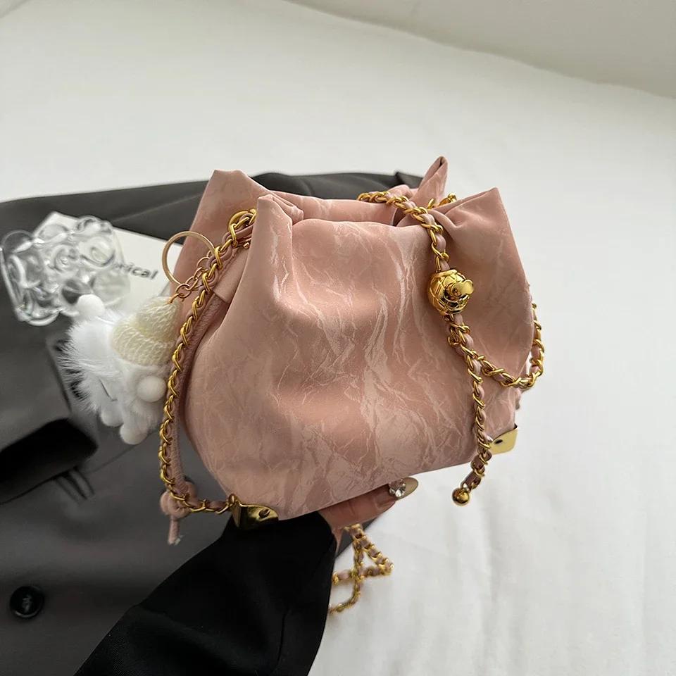 Women's Small Texture Bucket Bag Crossbody Bag Stylish Chain Traveler Leisure and Travel Popular