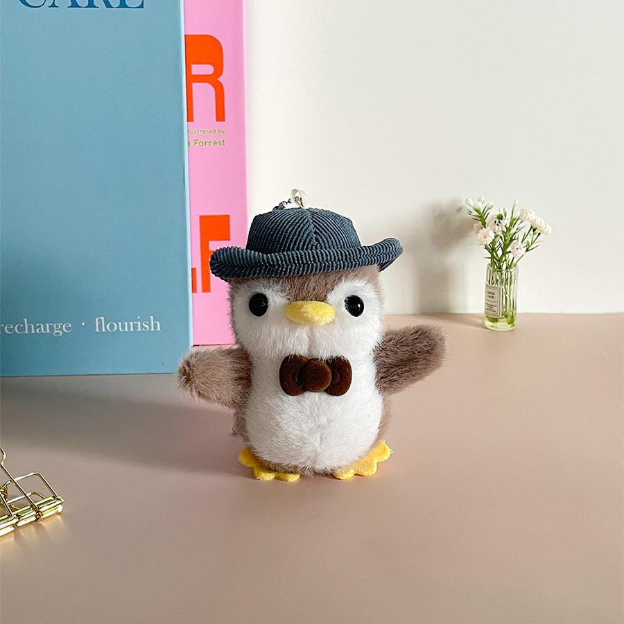 

Penguin Stuffed Doll With Bow Hat Portable Plush Toy For Bag Accessory коричневий