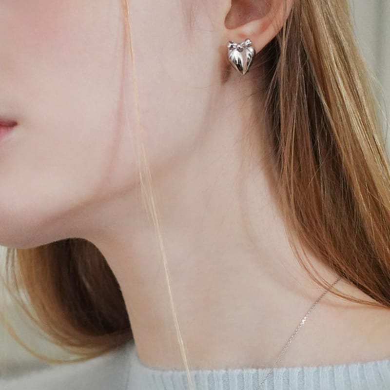 LUNNE Silver 925 Sweet Ribbon Heart One-Touch Earrings #LSE97