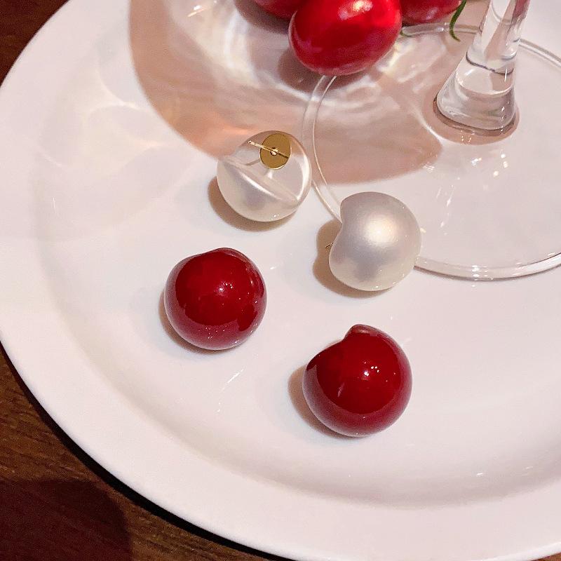 Vintage Red Half Circle Pearl Stud Earrings for Women Girls Elegant Imitation Pearl Temperament Earrings Bridal Wedding Jewelry