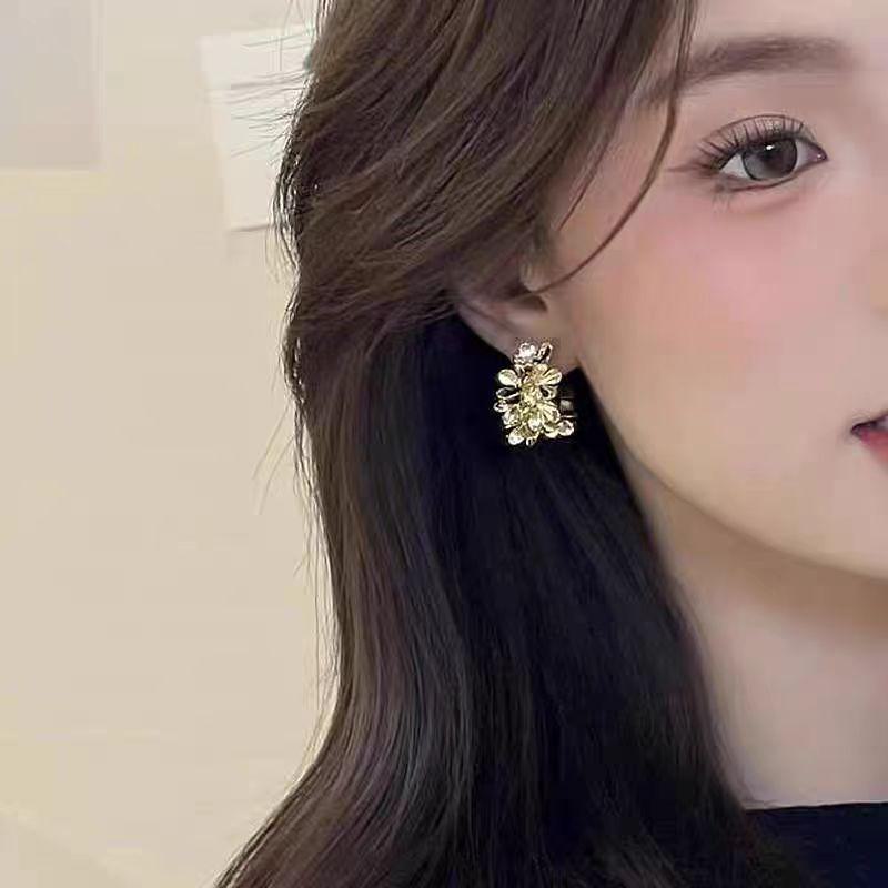 French Vintage Metal Flower Hoop Earrings - Unique Design for Autumn/Winter