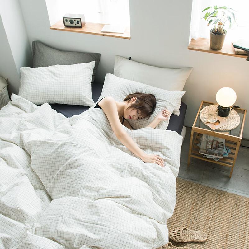 LISM Small Plaid 4-Piece Bedding Set