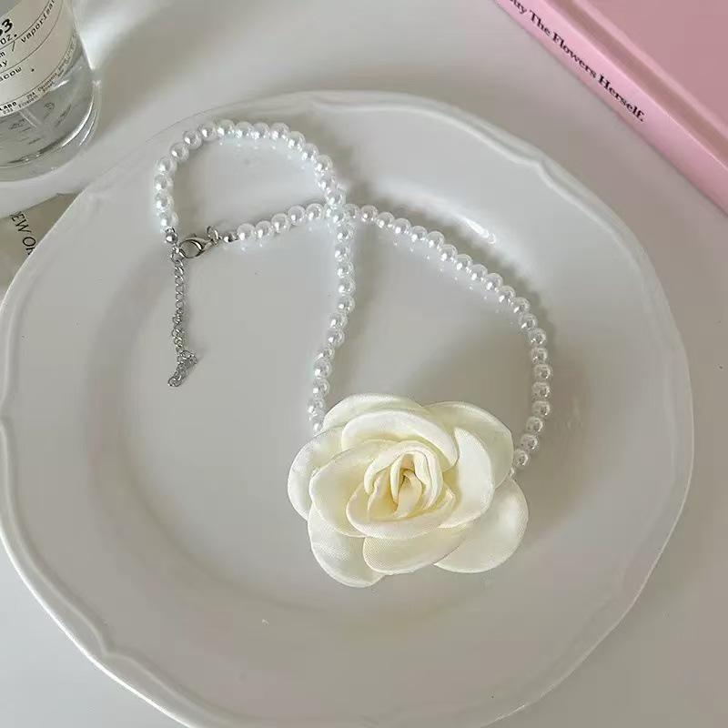 Funkelnde Diamant Schmetterling Perlenkette für Damen - Retro Süß Cool Leichter Luxus Schlüsselbeinkette