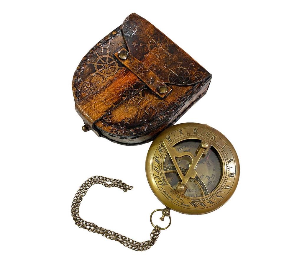 Personlig solurkompass i mässing med läderetui – Graverad present till honom, årsdag, examen, pensionering