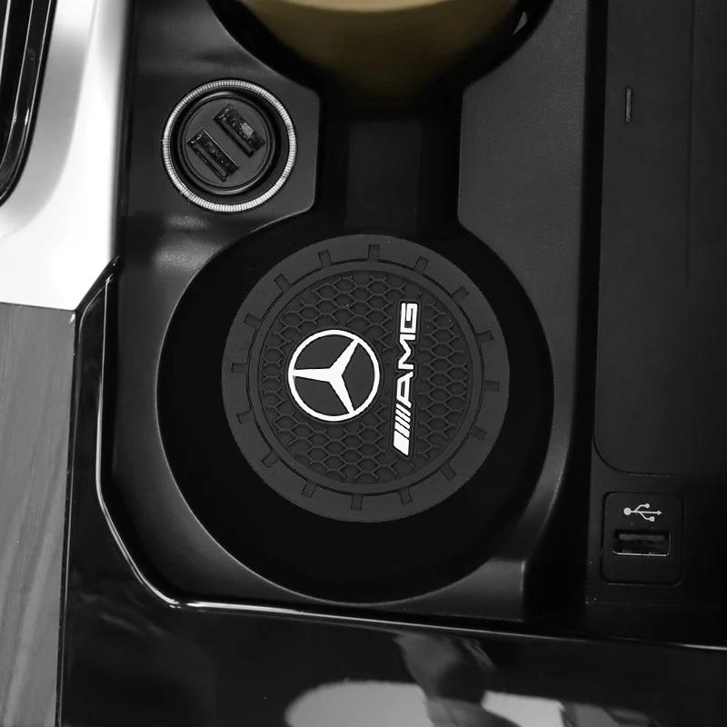 2025 Heiß 2 Stück Auto-Getränkeuntersetzer PVC-Logo Wasserbecher-Pad Anti-Rutsch-Matte für Mercedes Benz AMG GLE GLS CLS GLC CLA GLA GLK ML C197 R231 W1