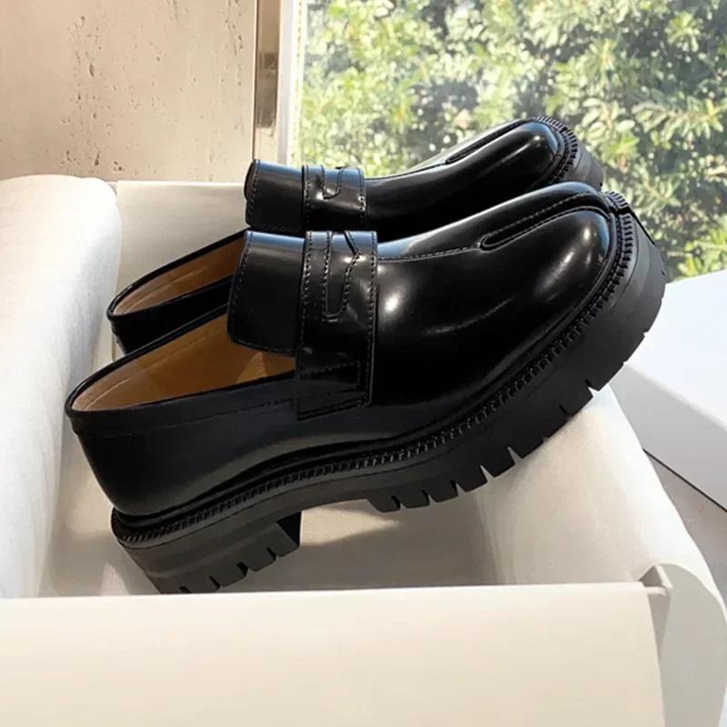 Split Toe Horse Shoe for Men's Thick Sole Loafers Shoes Tabi Shoes Patent Leather Korean Version Trend Casual Shoes 2025 Brand