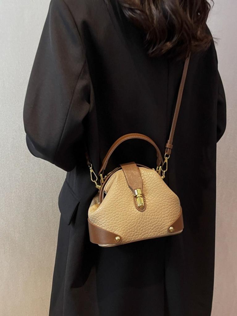 Luxury Leather Vintage Shoulder Bag with Metal Buckle Classic Casual Crossbody for Ladies Stylish Messenger Bag