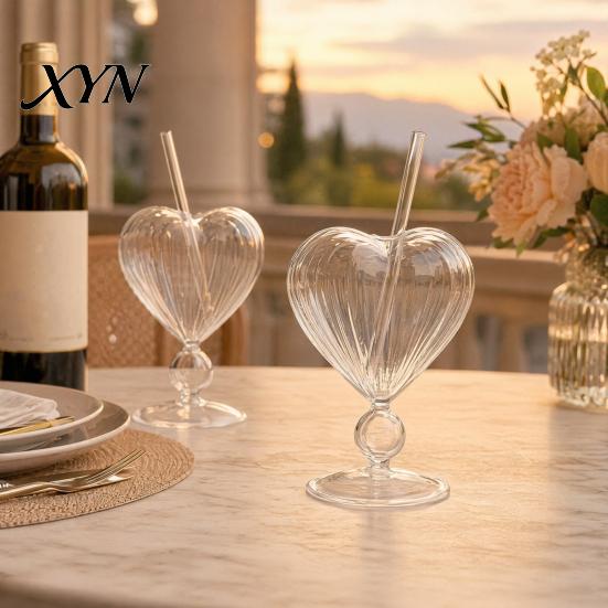Hitzebeständiges Weinglas Kreativer Herzförmiger Kelch mit Strohhalm, Personalisierter Saft Verdickter Becher für Cocktails Becher, Liebe Herz Stielglas Champagner
