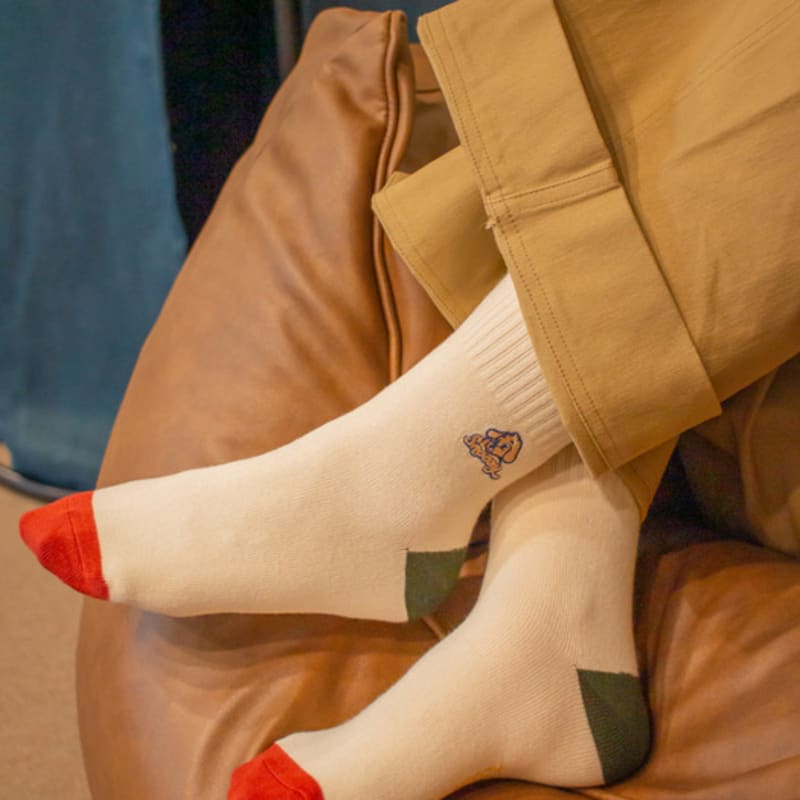 SNOOZY Snoozy Dog Logo Embroidered Socks (Beige Khaki)