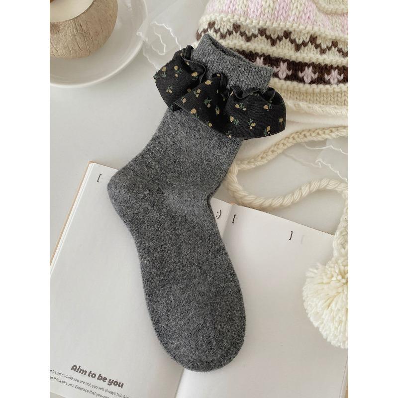 Woolen Socks with Thick and Warm Lace for Autumn and Winter. Pile of Socks for A Sweet Girl