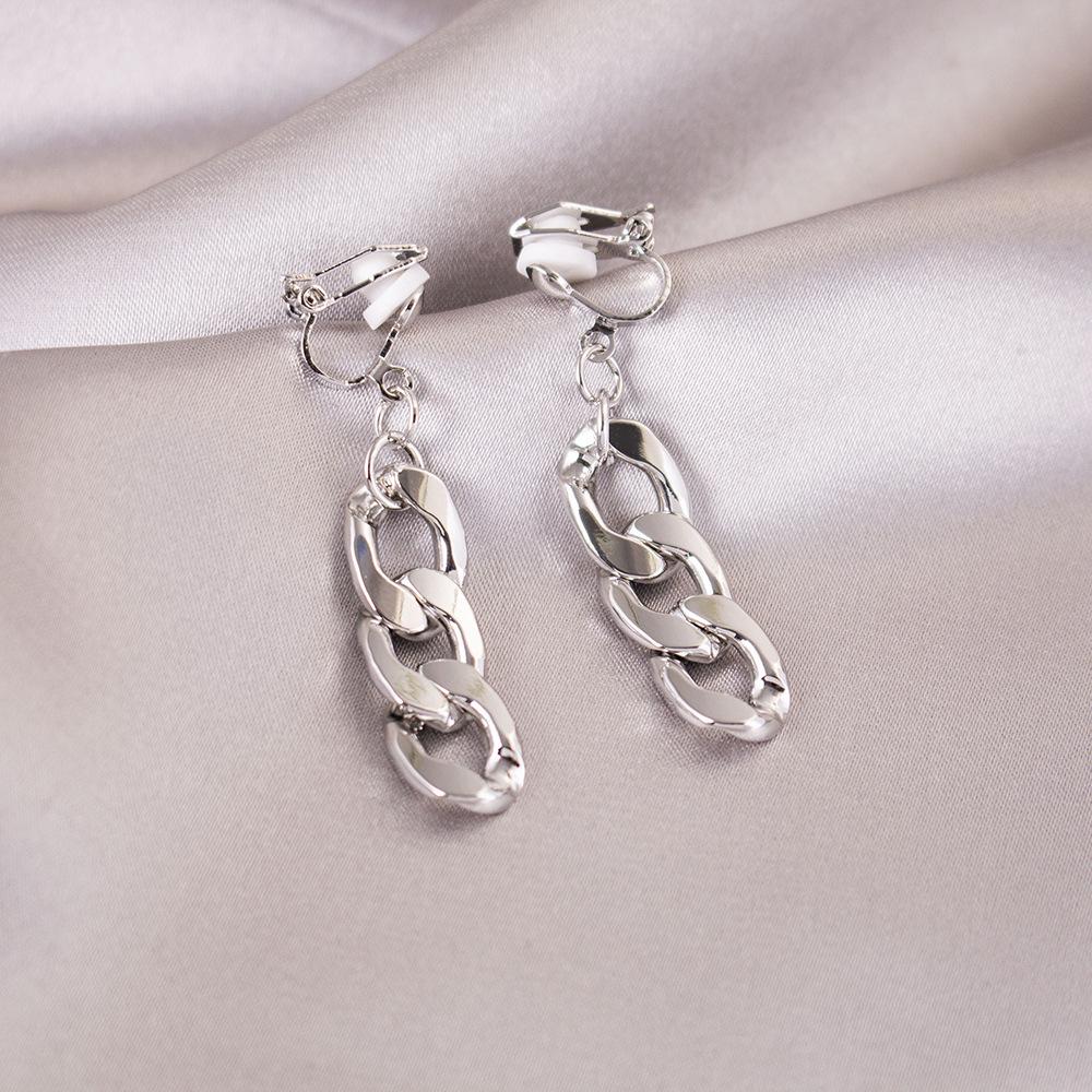 Brincos de pressão triangulares elegantes para orelhas não furadas - Versáteis e com um toque de luxo leve para o uso diário.