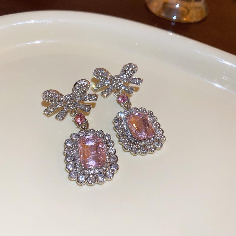 Elegant Zircon Geometric Flower Jewelry Set: Luxury Necklace & Stud Earrings