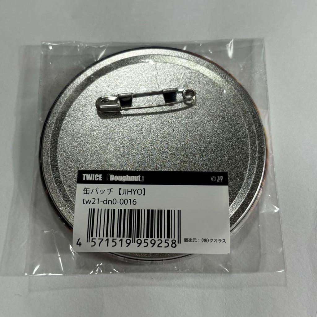 [USED] TWICE Jihyo doughnut can badge keychain