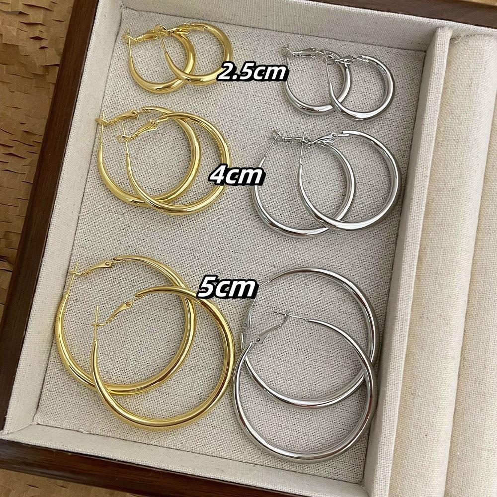 Ballad-style Elegant Round Earrings for Girls, Featuring Small-scale, Exclusive, Luxurious and Fashionable Design, with Exaggerated Style.