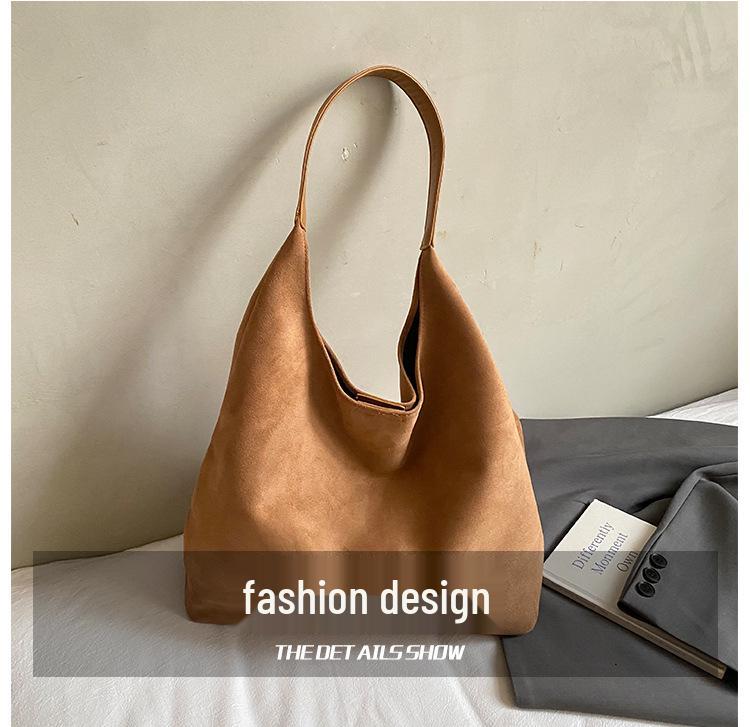 Women's Retro Velvet Shoulder Bag 2025: Large Capacity Autumn/Winter Tote, Bucket-Style Commute Bag