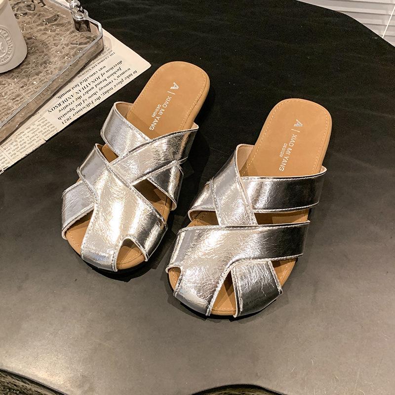 

Flat-bottomed bag head and half slippers are worn outside, and summer new woven lazy cool slippers are versatile women s shoes. 40 серебряный