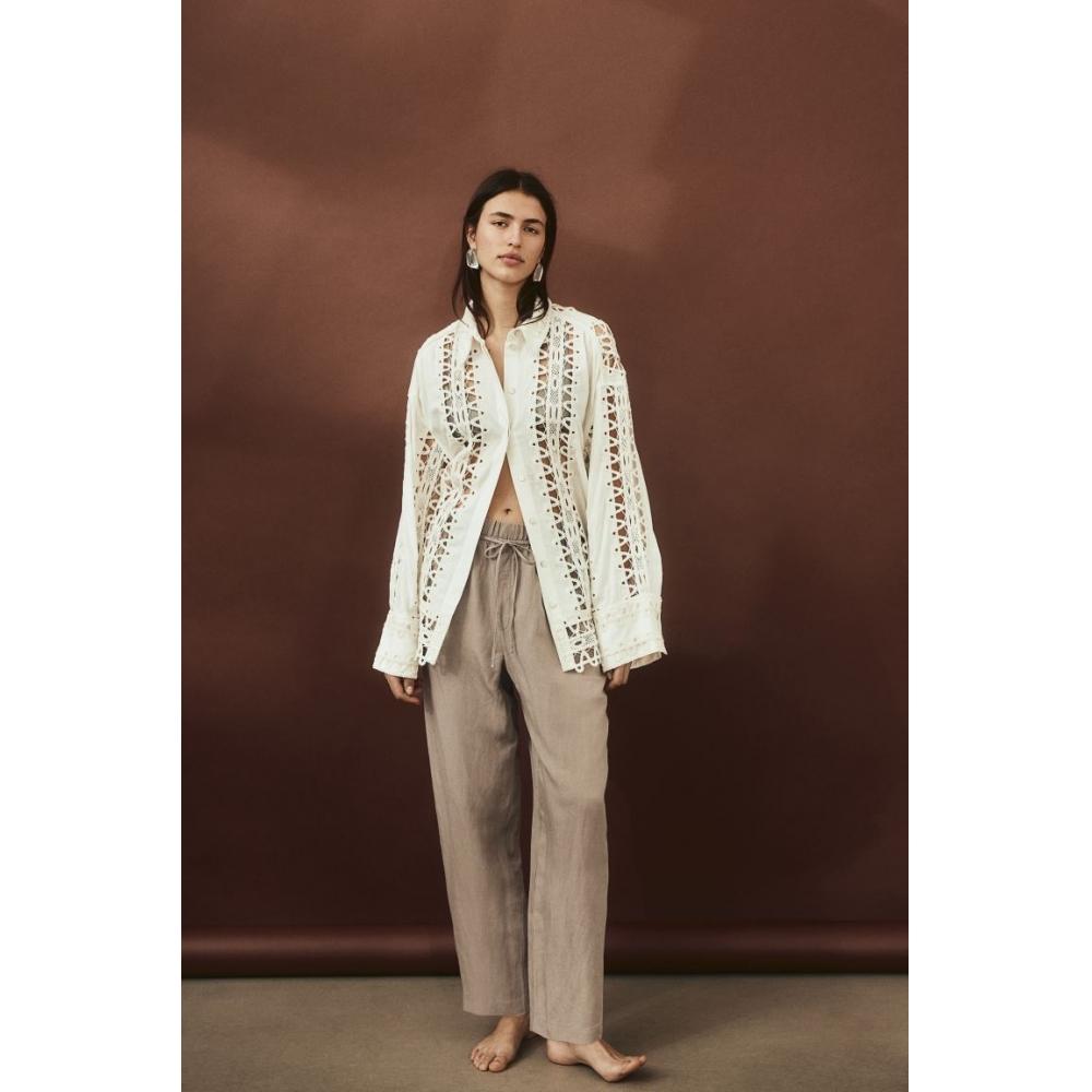 

Брюки-зауженные из смесового льна HM бежевые