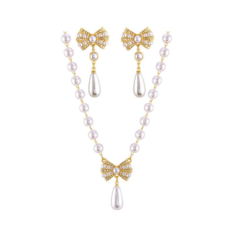 2023 Pearl Choker Necklace: Elegant Women's Clavicle Chain for European & American Styles