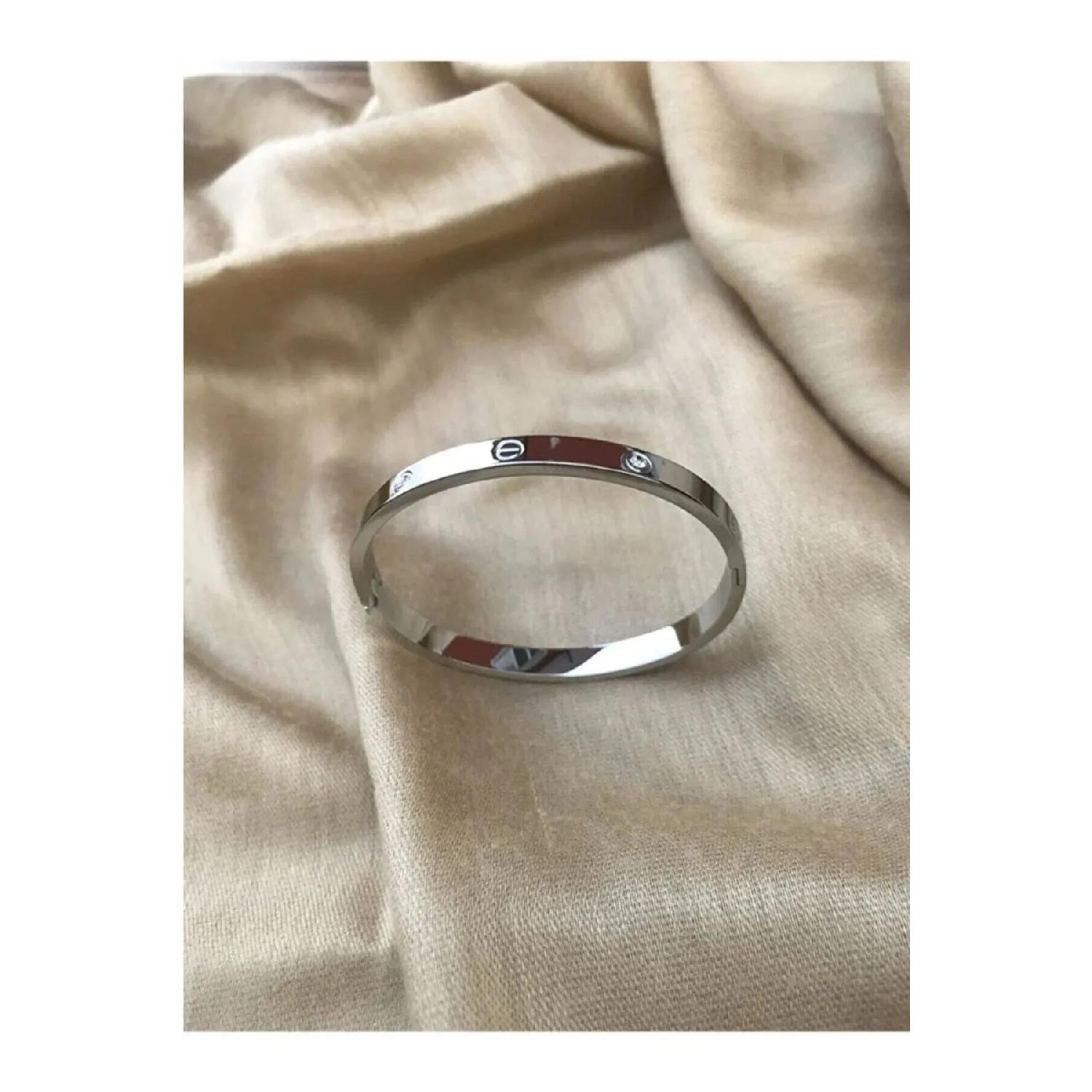 

Thick 316l Steel Silver Color Bracelet With Stones срібний