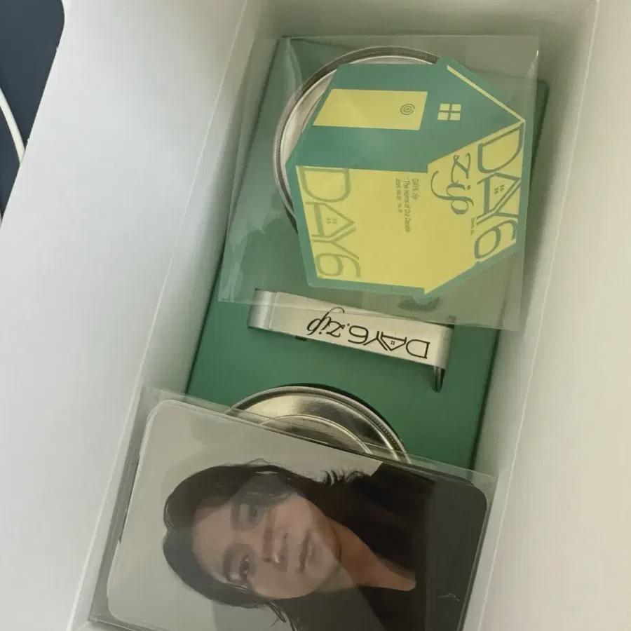 

Day6 Day6 Zip Popup Store Gift