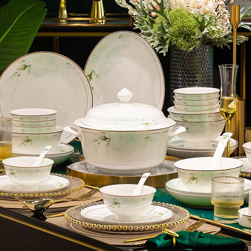 Керамический набор столовой посуды