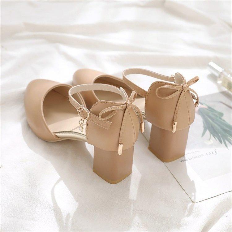 Chaussures baotou à talons hauts talon épais nouvelles sandales d'été à un bouton bout pointu talon moyen chaussures simples