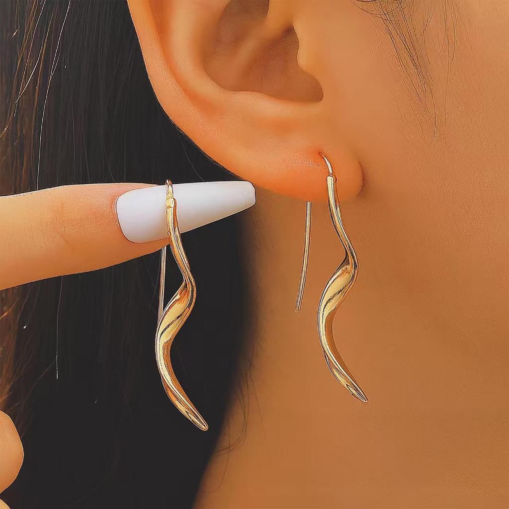 Versatile Temperament Entangled Lines Twisted Leaf Personality Earrings For Women