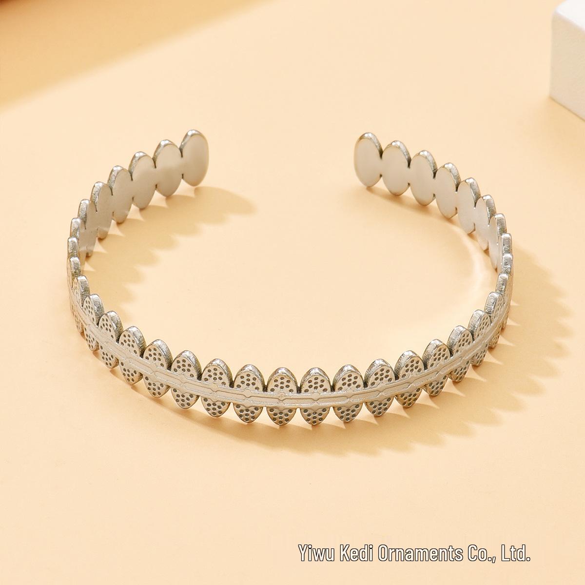 Retro Geometric Oval Hammered Stainless Steel Open Bangle for Women