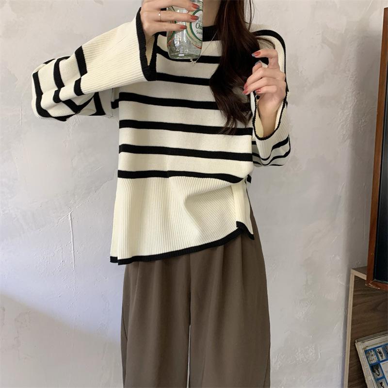 

Autumn and winter literary retro apricot casual women s long-sleeved sweater, fashionable white and blue round neck striped women s pullover sweater One size fits all (37.5kg-60kg recommended) абрикосовый
