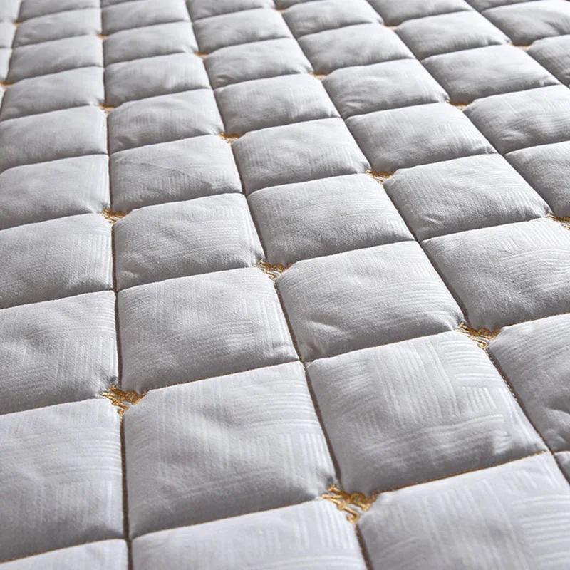 Luxusní tlustá růžová prošívaná přehoz na postel Queen Size Nordic Vysoce kvalitní přehoz s plisovaným okrajem na postel Vyšívací přehozy na postel