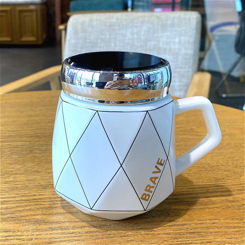 Becher im nordischen Stil, kreative Persönlichkeit mit Deckel und Löffel für Zuhause, Männer und Frauen, Frühstück, Kaffee, Keramik-Wasserbecher, Geschenk