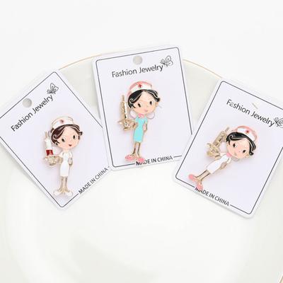 Krankenschwester Brosche Cartoon Nursh Form Exquisite Farbecht Anti-Rost Anti-Oxidation Glatt Mantel Schal Tasche Hut Dekoration Brosche Kleidung Pin Schmuck