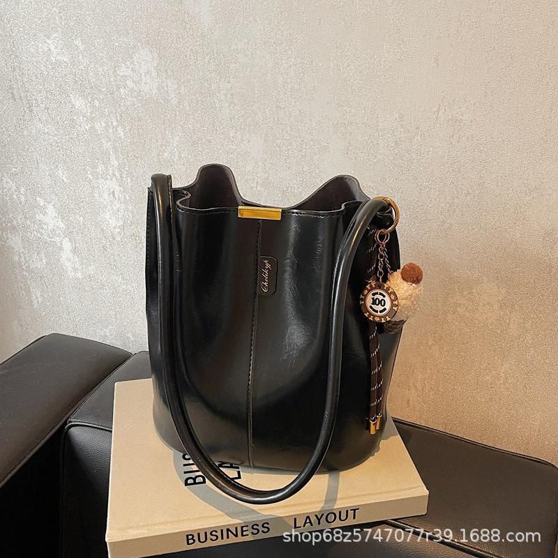 Manufacturer Trend 2025 New Winter Casual Fashion Bucket Vintage Shoulder Bag Versatile Armpit Handbag