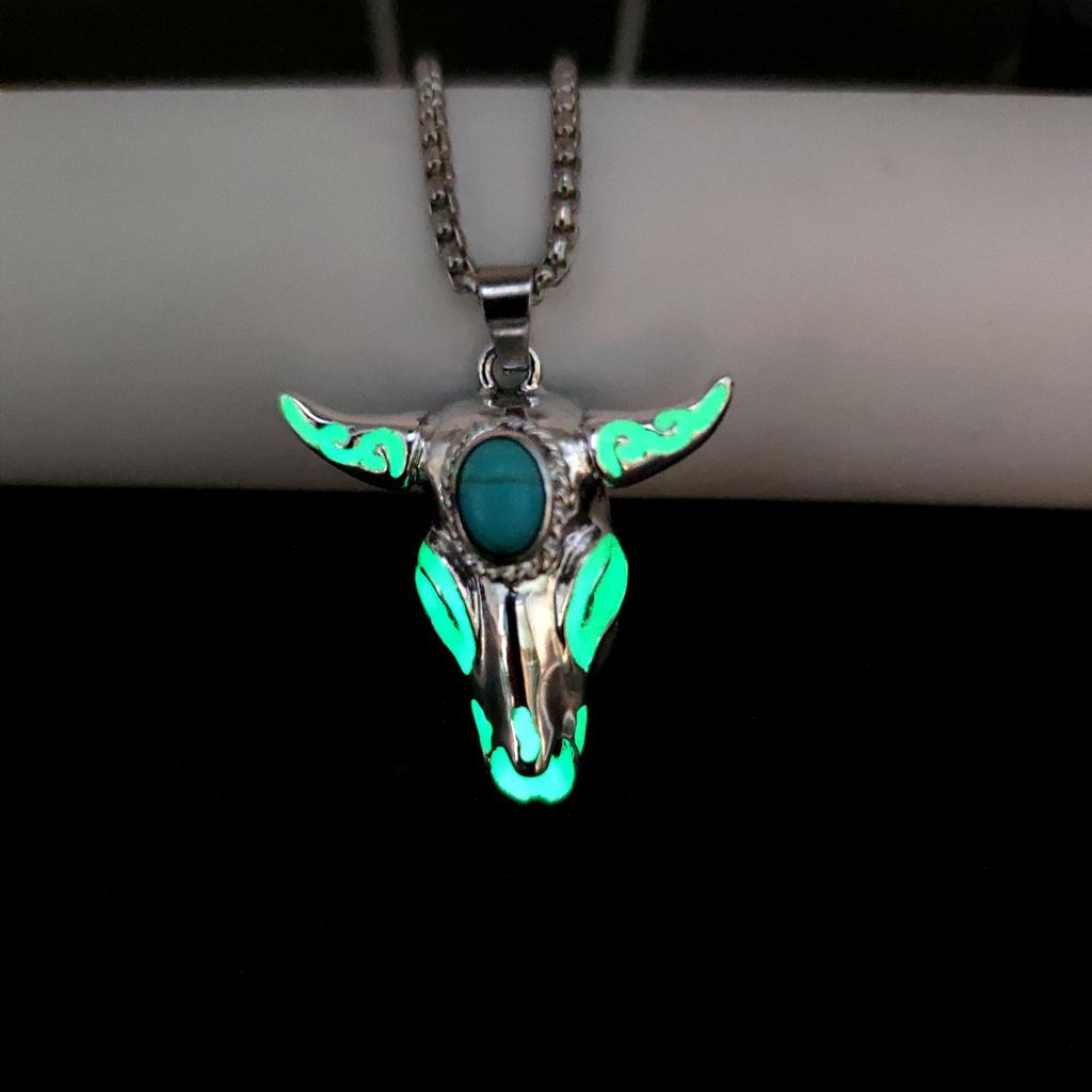 Vintage Leuchtet im Dunkeln Türkis Totenkopf Stierkopf Halskette Religiös Tier Totem Anhänger